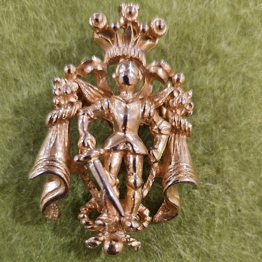 Coro Heraldic Knight Brooch